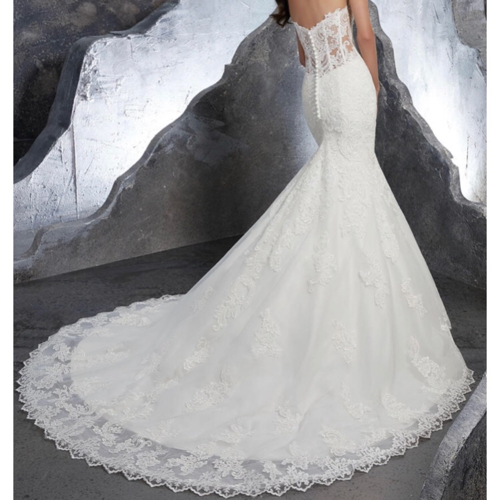 Wedding dress - Picture 2 of 8